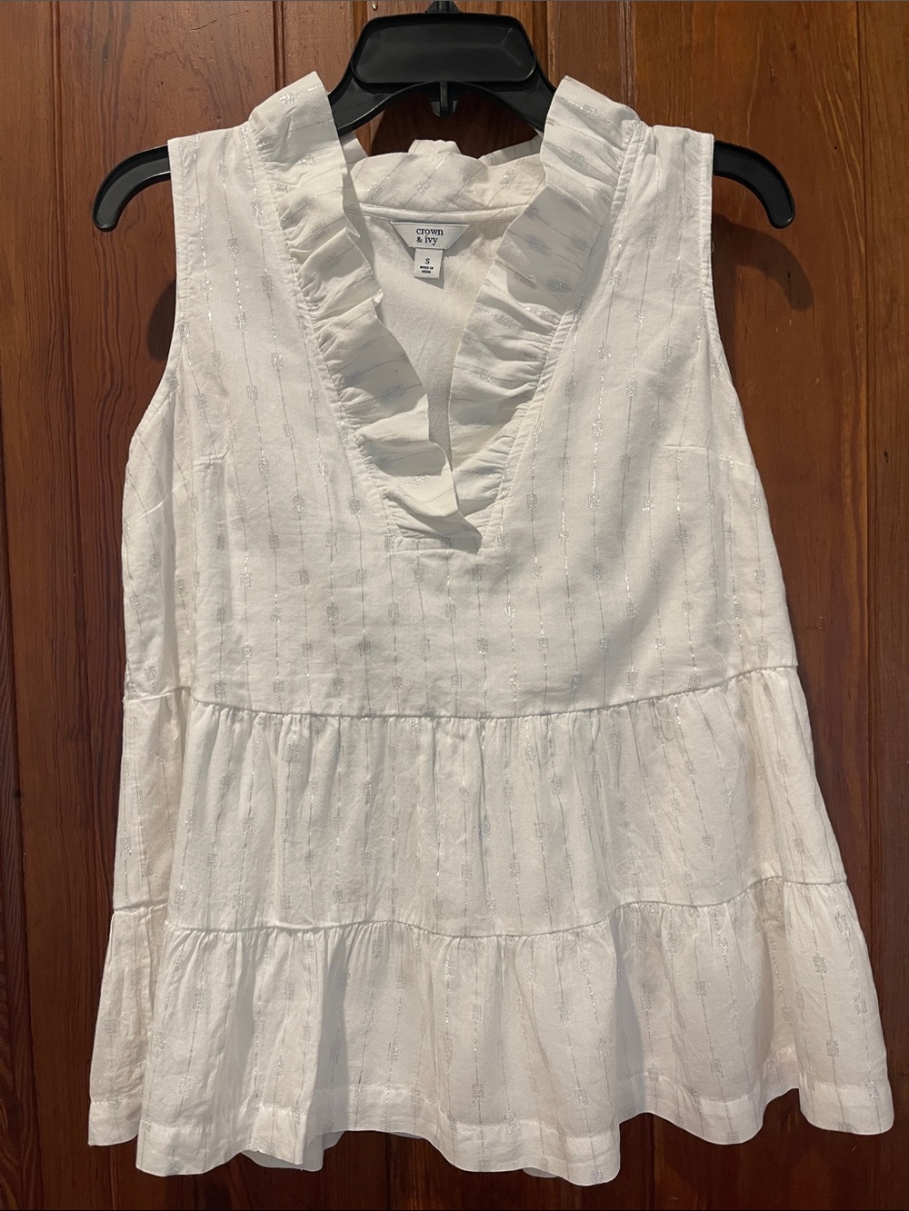 crown & ivy White Ruffle V-Neck Tiered Sleeveless Tunic